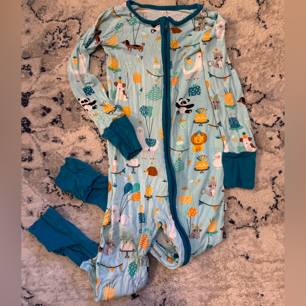 Zippy- Little Sleepies/ 2T/ blue party animals/ guc